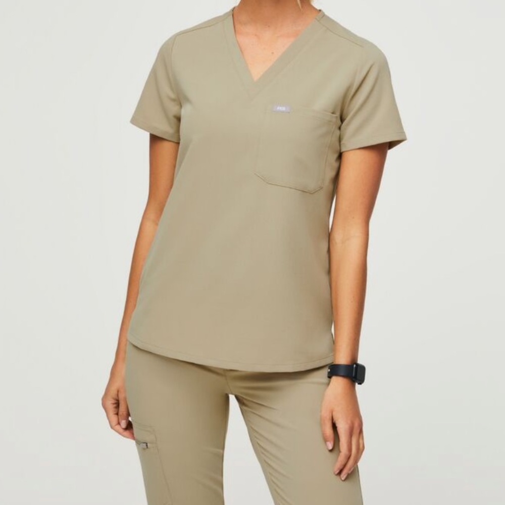 FIGS Catarina One-Pocket Scrub Top XS Sandstone
